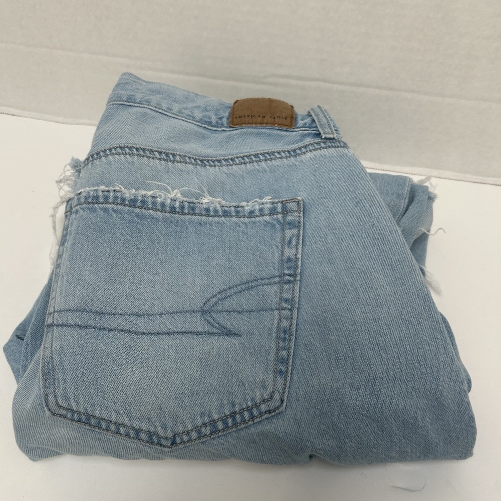American Eagle Light Wash Destroyed Baggy‎ Skater Jeans Size 8 Wide Leg Raw Hem